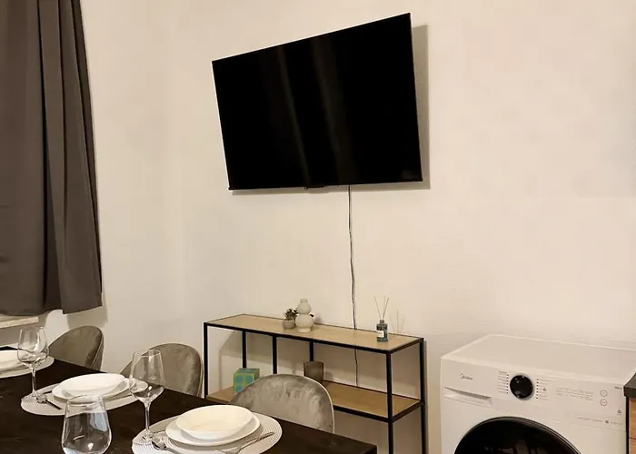 Gemuetliche 3-zimmer-wohnung Mit Parkplatz شقة *