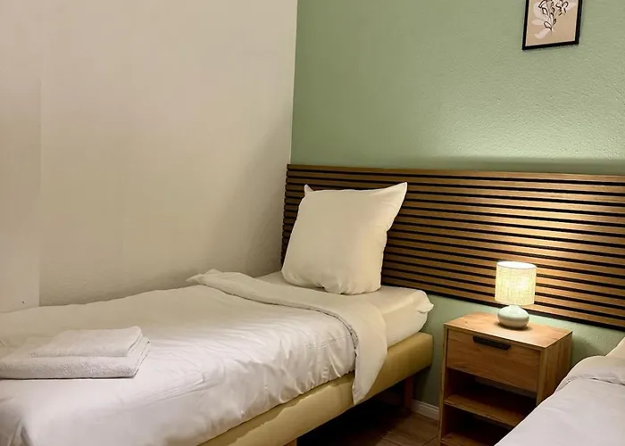 شقة Gemuetliche 3-zimmer-wohnung Mit Parkplatz