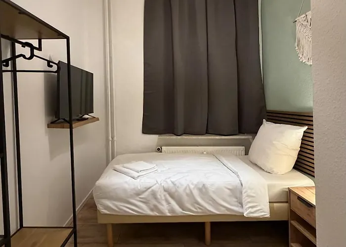 Gemuetliche 3-zimmer-wohnung Mit Parkplatz شقة *