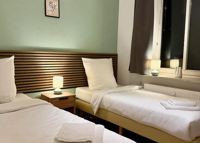 Gemuetliche 3-zimmer-wohnung Mit Parkplatz شقة *