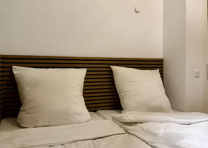 شقة Gemuetliche 3-zimmer-wohnung Mit Parkplatz *